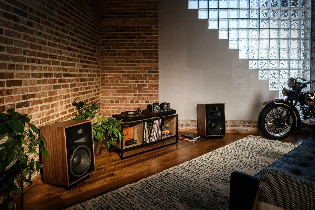 Klipsch Heresy IV Heritage - [3-Way Horn 12"], Klipsch HeresyIVstereowithmotorcycle at Toma Audio