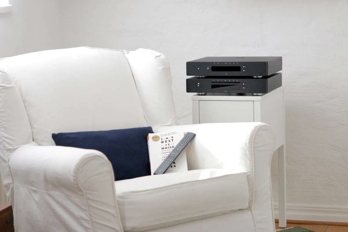 Primare CD15 Prisma CD Streamer - [CD DAC Wi-Fi BT], I15 CD15 ReadingChair at Toma Audio