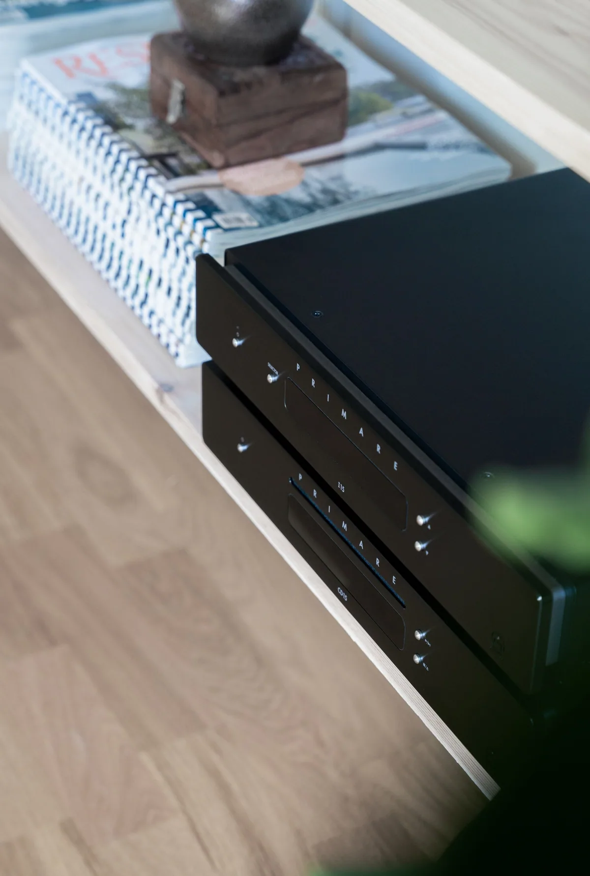 Primare CD15 Prisma CD Streamer - [CD DAC Wi-Fi BT], I15 CD15 Shelf Above Minimalistic at Toma Audio