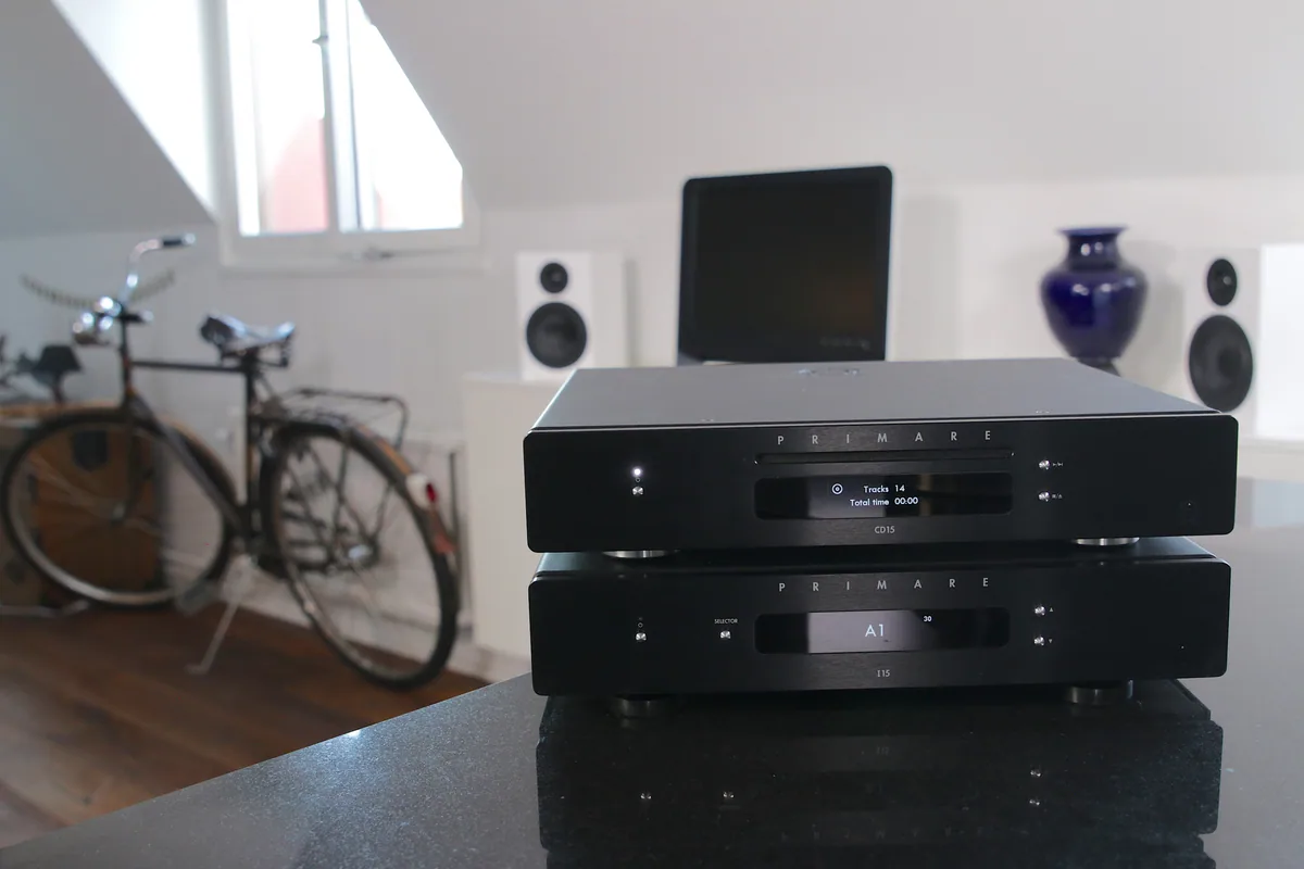Primare I15 Prisma MK2 - [2x60W DAC Wi-Fi BT], CD15 I15 Zoomed Table at Toma Audio