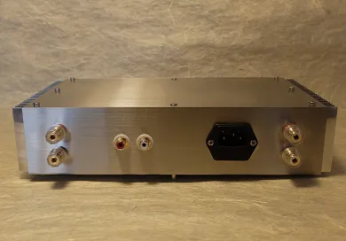Sparkler Audio model S505 "Flügel II" Power Amplifier with Volume Control - [2x25W], finish detail at Toma Audio