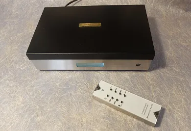 Sparkler Audio model S515 "Ballade II" CD Transport, remote detail at Toma Audio