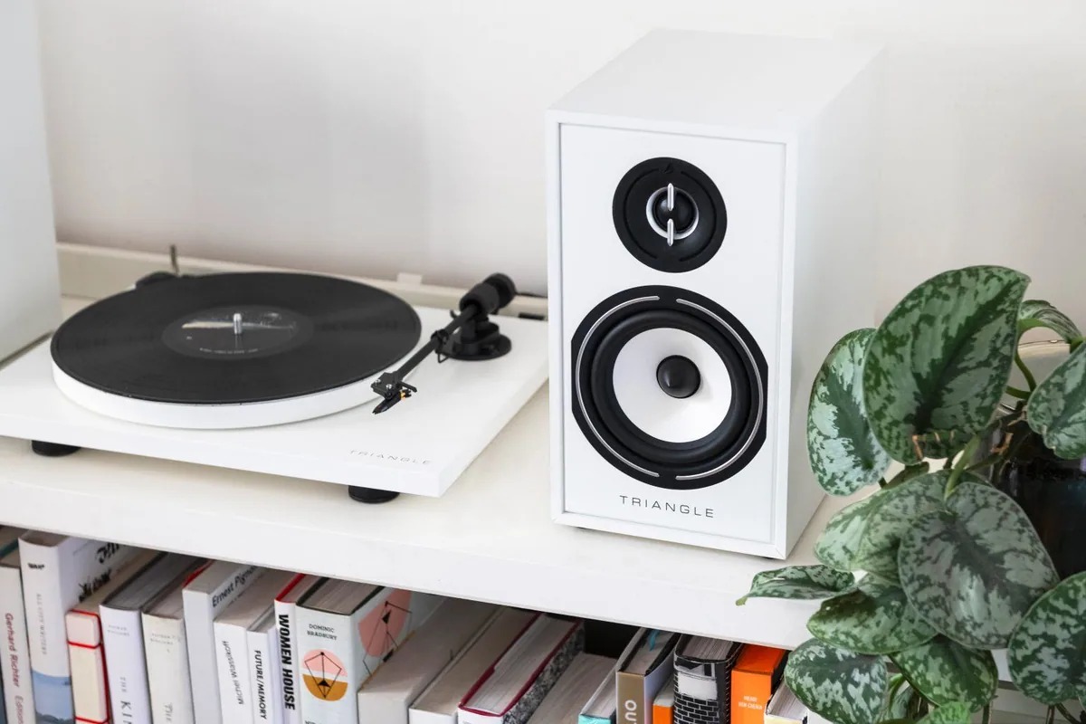 Triangle Borea BR02 - [2-way 5"], Triangle Borea Br02 Lifestyle White 2 J 8371 at Toma Audio