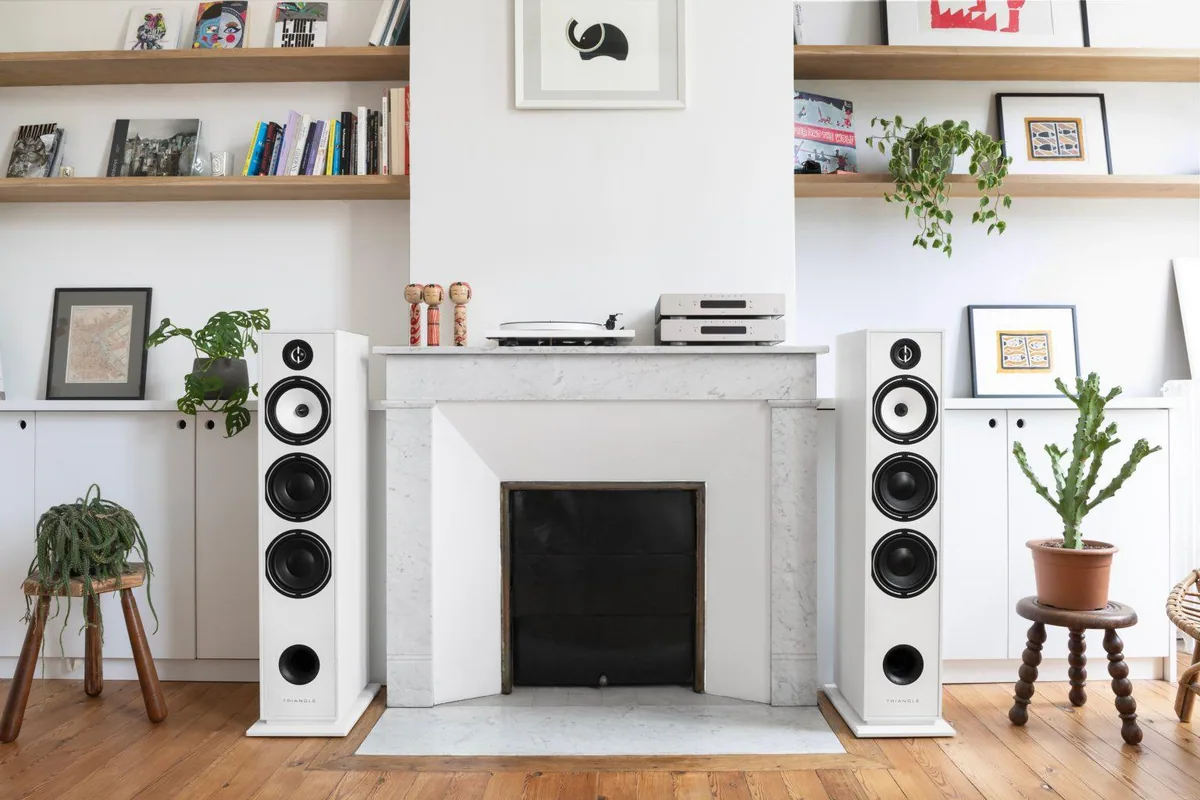 Triangle Borea BR08 - [3-way 6.5"], Triangle Borea Br08 Lifestyle White 04 8564 at Toma Audio