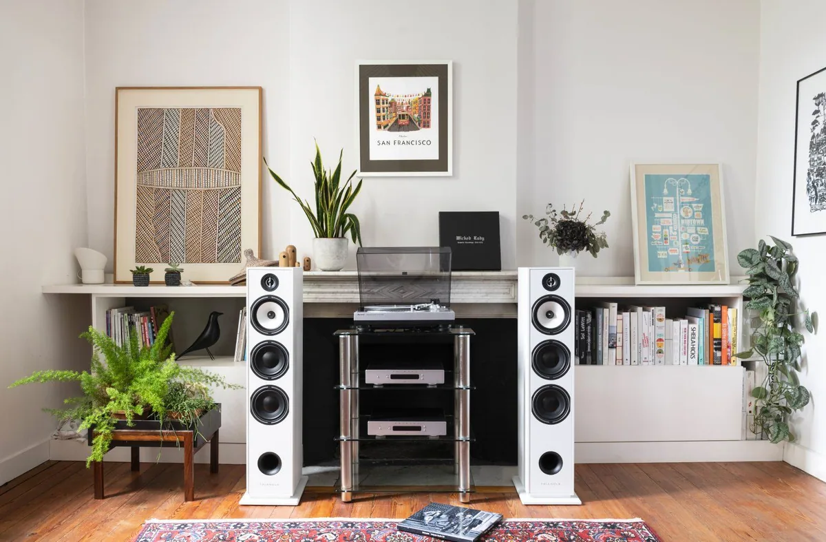 Triangle Borea BR08 - [3-way 6.5"], Triangle Borea Br08 Lifestyle White 02 8754 at Toma Audio